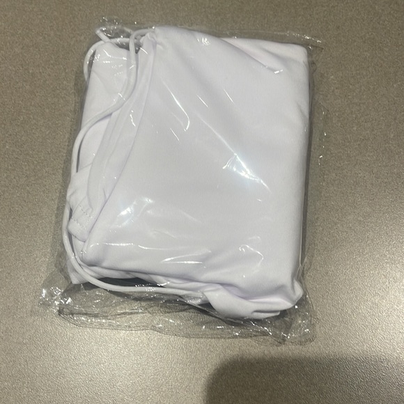 Brand new white bodysuit very flattering cut - Picture 4 of 4